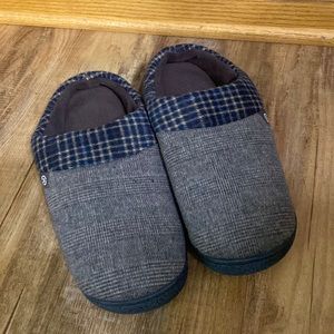 Isotoner gray and navy tweed plaid slippers with rubber sole size 11-12